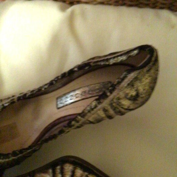 APEPAZZA Pleated Peep Toe Pump Distressed Gold 7.5M Shoe Heel Metallic - Picture 6 of 7